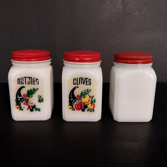 Vintage White Milk Glass McKee Tipp City Cornucopia Nutmeg  Cloves Shakers 3pc - Picture 1 of 5
